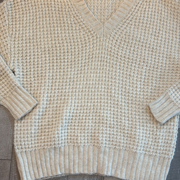 American Eagle Size Medium So Cozy V-Neck Oversized Bohemian Sweater - Picture 3 of 5